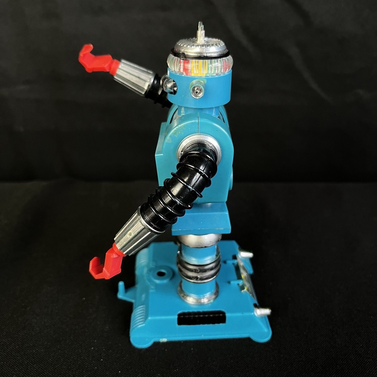 Vintage 1968 Ideal Toys Robot Zeroids Zerak Plastic Toy