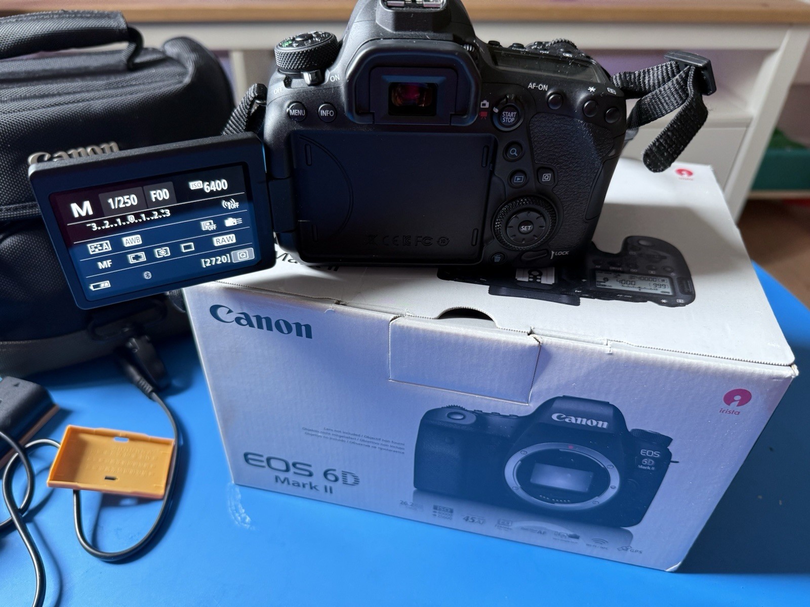 Canon EOS 6D Mark II Body With Original Box And A Camera Bag shutter count 17% 