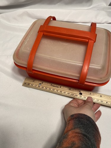 vintage tupperware red container with handle - Picture 9 of 10