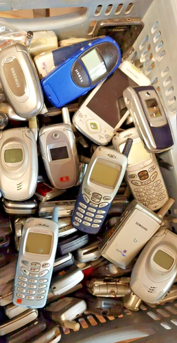 3 Pcs Vintage Mobiles Unlocked Collection Cellphones GSM Buttons Dual SIM 2G/3G - Afbeelding 2 van 13