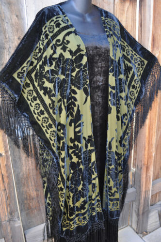 CHAQUETA KIMONO LARGA CON FLECOS DE SEDA BURNOUT TERCIOPELO NEGRO Y OLIVA ART TO WEAR, ¡OS+! - Imagen 3 de 4