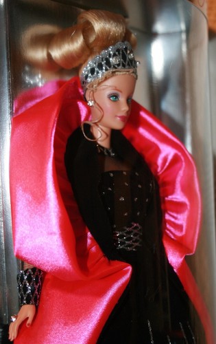Barbie Doll Happy Holidays Barbie Hallmark Special Edition (1998) - Picture 7 of 12
