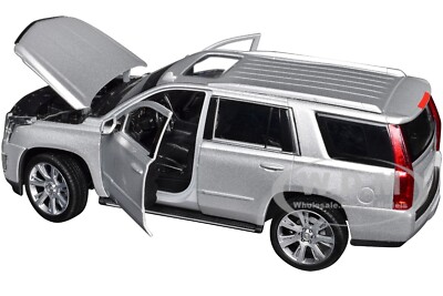 2017 CADILLAC ESCALADE SILVER 1/24-1/27 DIECAST MODEL CAR BY WELLY