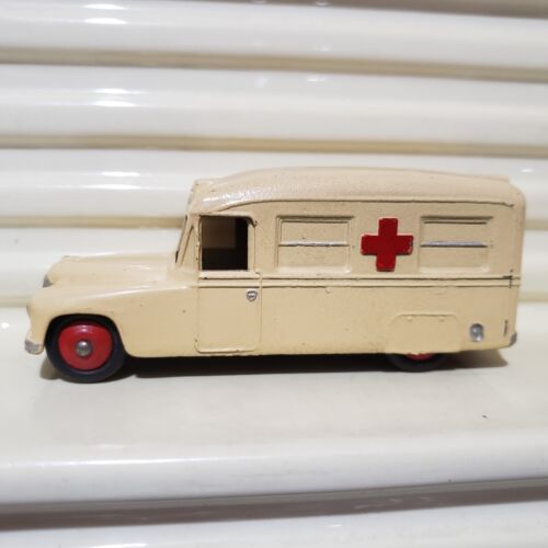 DINKY TOYS Meccano Ltd 1954-1958 #253 Cream DAIMLER AMBULANCE NO Windows Nice - Picture 3 of 6