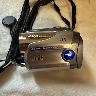 JVC DIGITAL VIDEO CAMERA GR-DA 30U Used Turns On Includes Charger And Bag