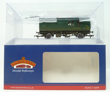 BACHMANN 38-526W BR MK1 HORSE BOX GREEN (SR) WEATHERED OO GAUGE