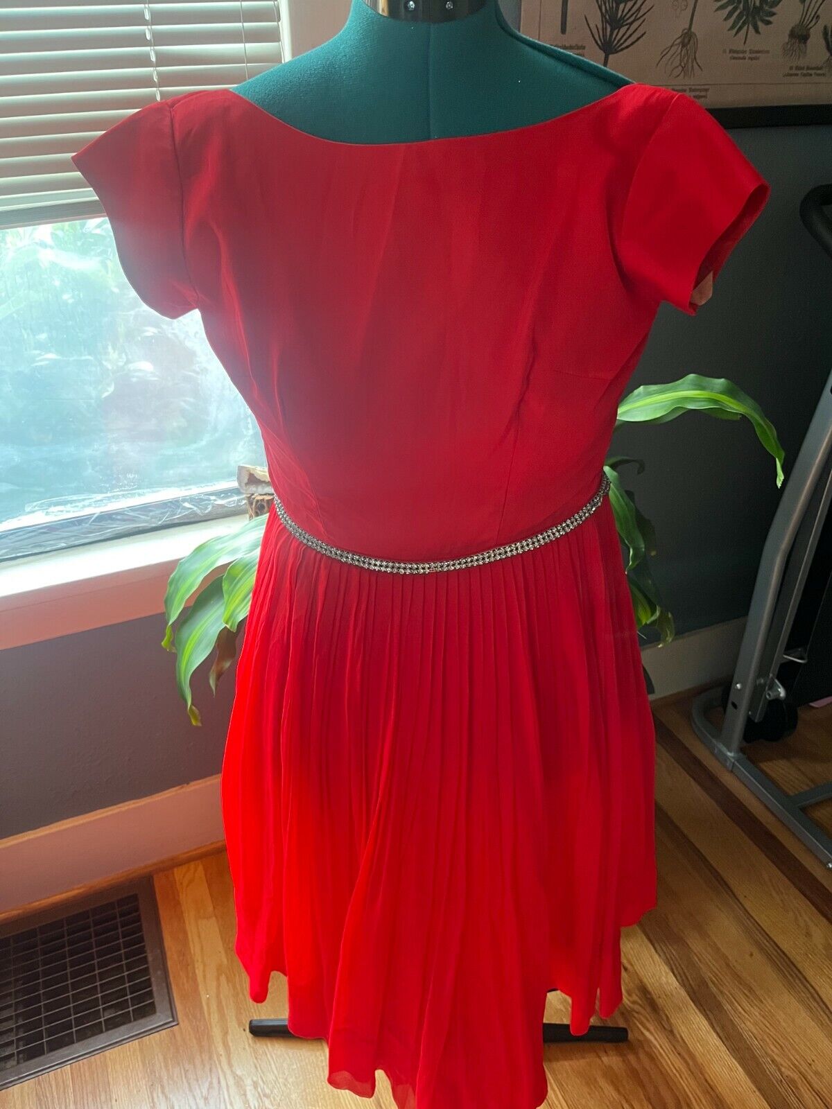 Vintage 1960s Red Party Short-Sleeve Dress with T… - image 1