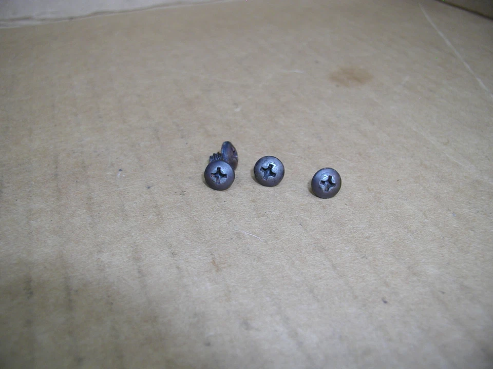 Pistola de Airsoft Tokyo Marui Tactical Master Beretta - Tornillos de Agarre (4) Usada Foto 2 de 3