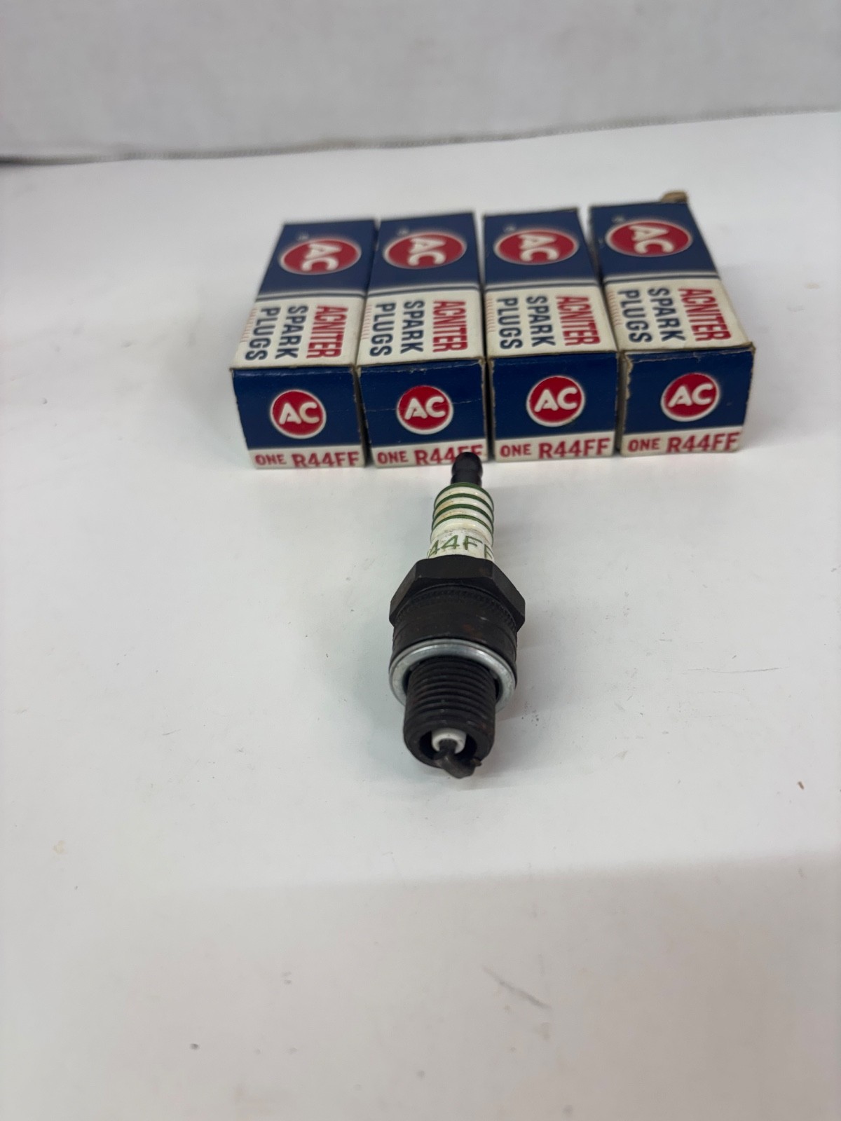 NOS AC DELCO #R44FF 4 ACNITER SPARK PLUGS 1969 CORVAIR