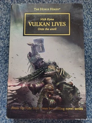 VULKAN LIVES NICK KYME HORUS HERESY #26 WARHAMMER 40k GOLD LARGE PB 1ST ED 2013