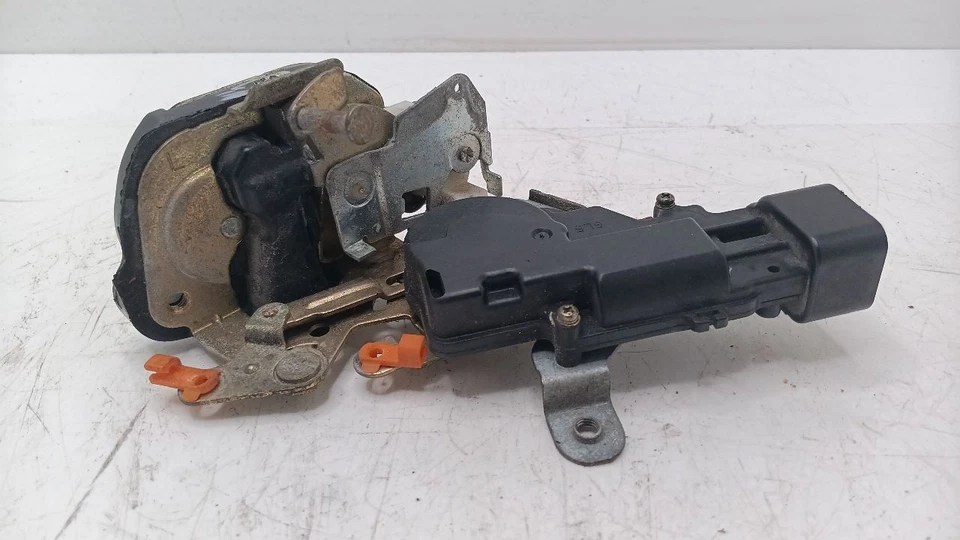 Actuador cerradura puerta conductor trasero izquierdo 1998 99 00 01 02 Toyota Corolla Foto 4 de 4