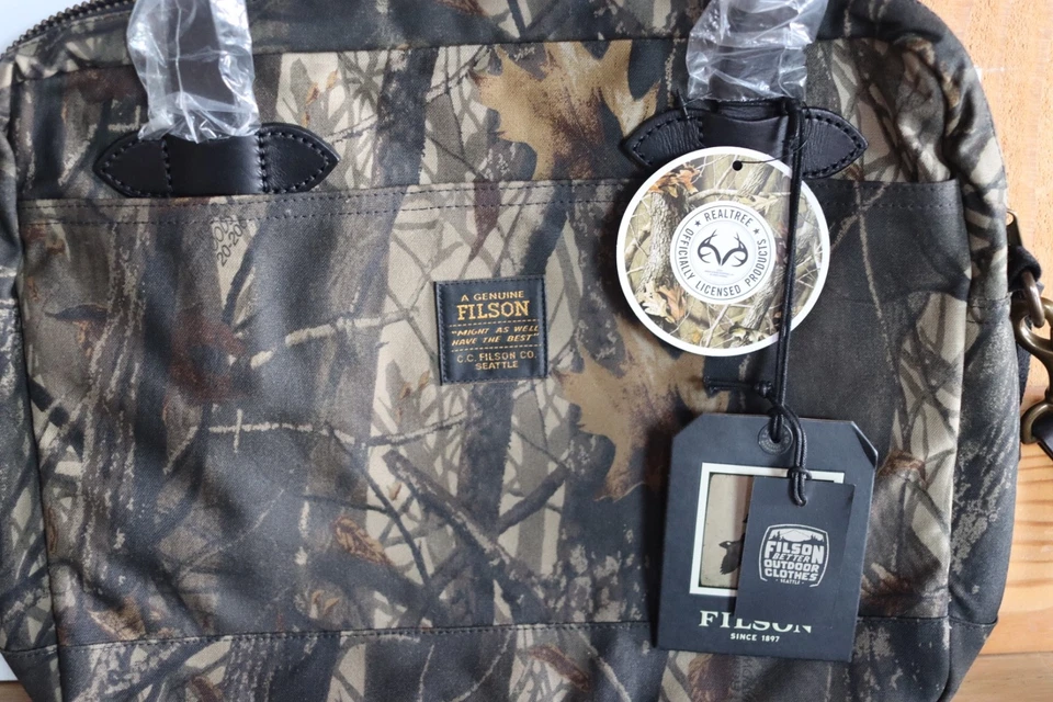 Maletín compacto Filson de tela de hojalata maderas duras camuflaje etiquetas nuevas impermeable portátil EE. UU. Foto 3 de 4