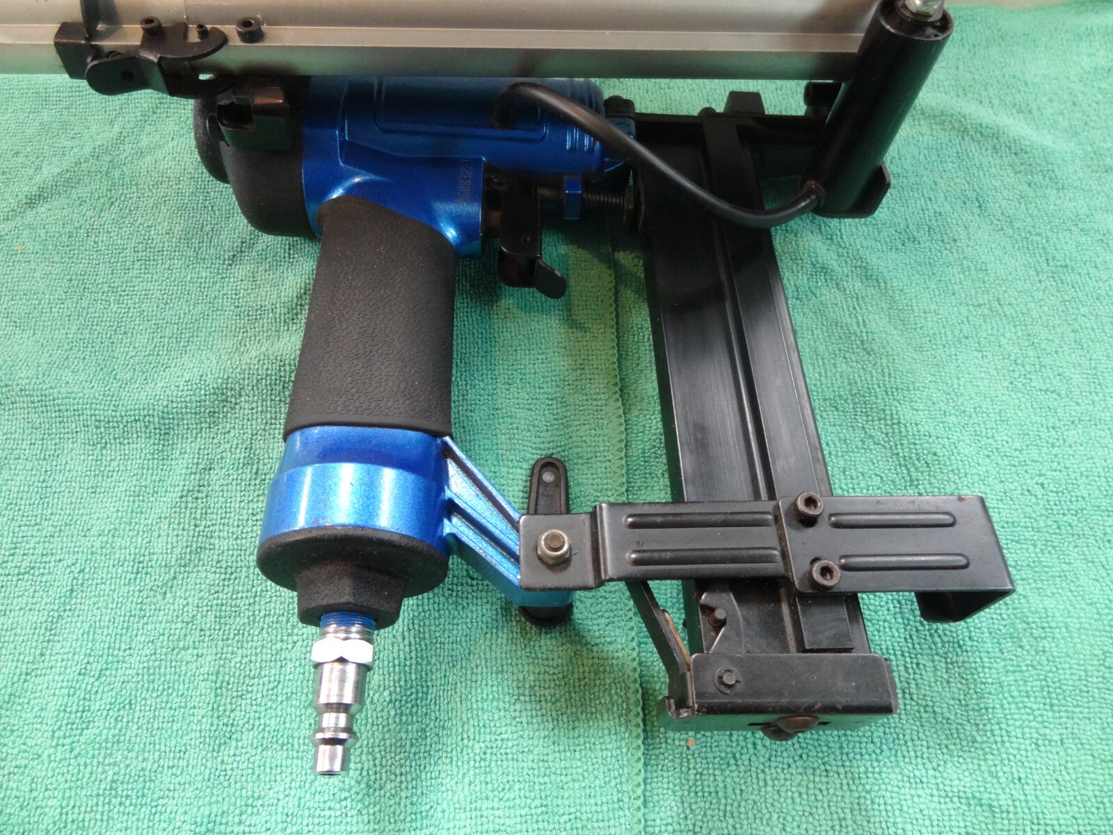 XCELL TAP-CAP STAPLER, Pneumatic Cap Stapler Nailer w/ Case, Model XL376