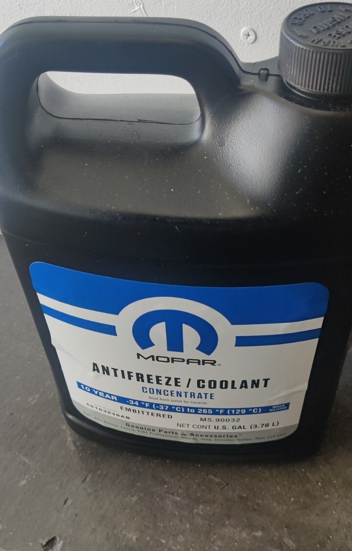 Genuine Mopar OEM 10 Year Antifreeze 50/50 #68163848AB Brand New