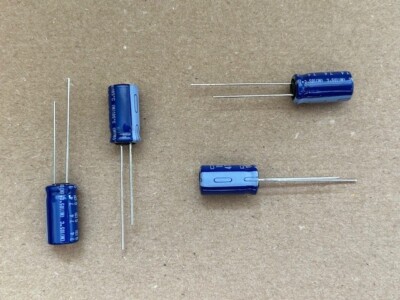 200 Stück Elko - ELXY100ELL471MH15D - NCC - 470uF - 10V - 20% - 8x15 - RM3.5
