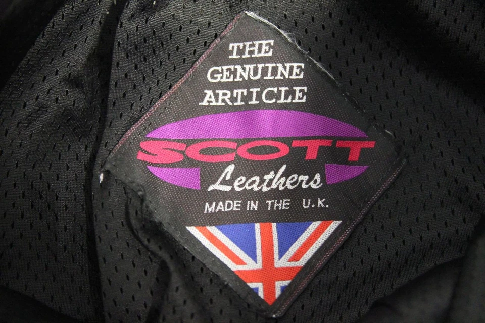 BRITISH MADE SCOTT LEATHERS BLACK BIKER TROUSERS: WAIST 34 IN/INSIDE LEG 30 IN - Image 3 of 4