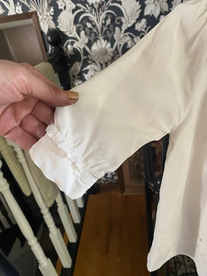 Antique 1940s Silk Infant Coat Hand Embroidered Fully Lined Vintage Baby Jacket - Image 4 of 4