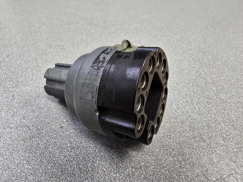 INTERRUPTOR DE ENCENDIDO USADO ORIGINAL PORSCHE 356A 356B 356C 356SC SIN LLAVE K311 Foto 2 de 4