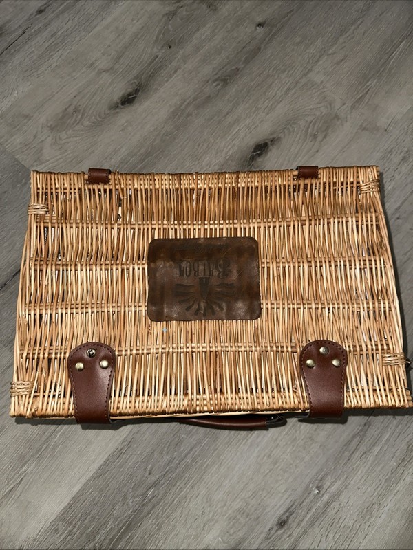 Picnic Basket Wicker Set for 2 Glass Plates, Stemware, Metal Utensils