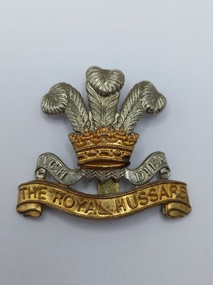 The Royal Hussars (Prince of Wales's Own) Mützenabzeichen, vergoldet, Munition UK Maker Mark