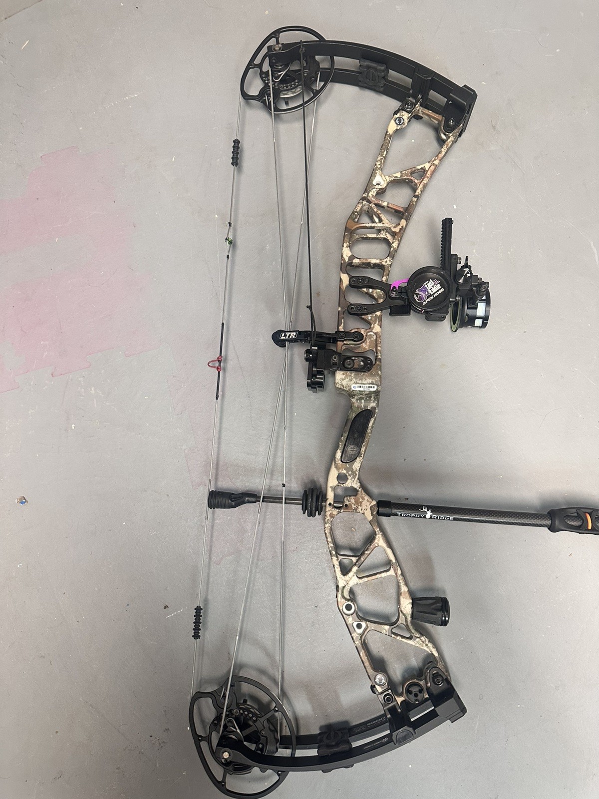 Elite Kairos Compound Bow 70 lbs Camouflage Black