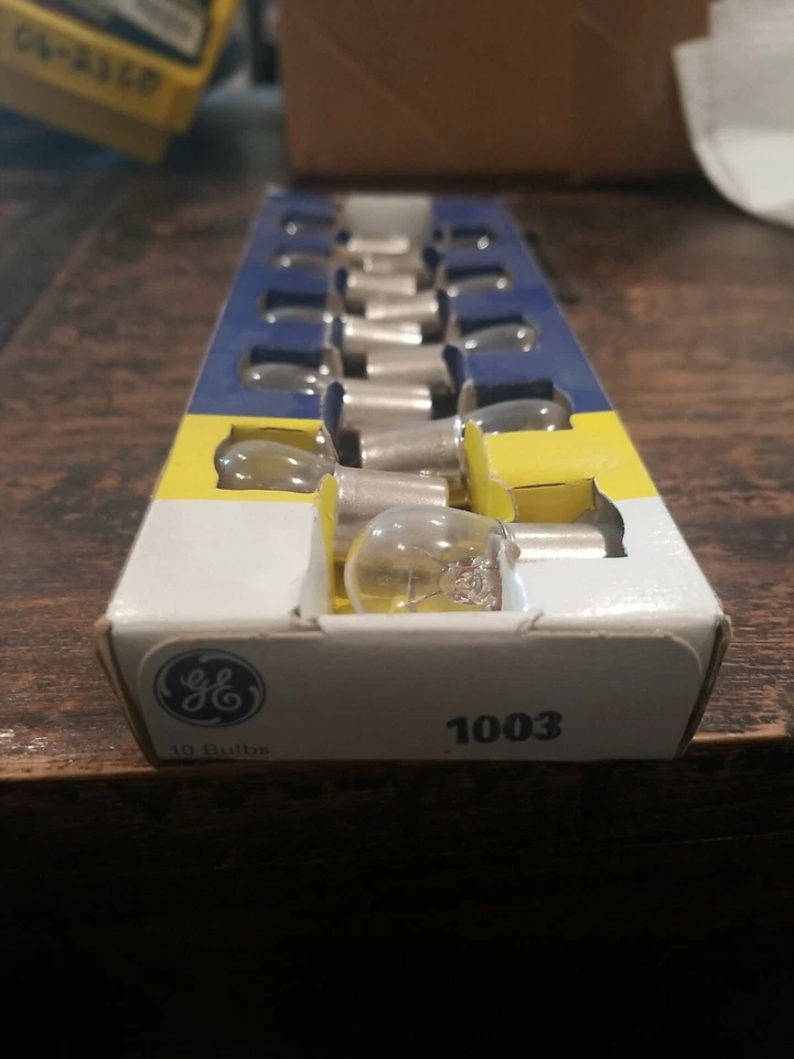 GE MINIATURE LAMP PACK WITH 10 PIECES PART # 1003 , 12w 12.8v B6 - Image 3 of 3