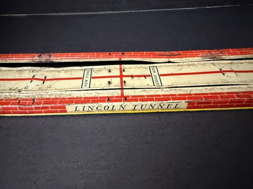 VNTG Unique Arts New Yorks Lincoln Tunnel Wind Up Tin Toy WORKS For Parts/Repair - Picture 7 of 7