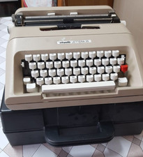 Macchina per scrivere Olivetti Lettera 35