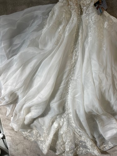 Dream Wedding Dress Ivana | DR2256 Lace, Organza, buttons along train, pockets - Picture 5 of 12