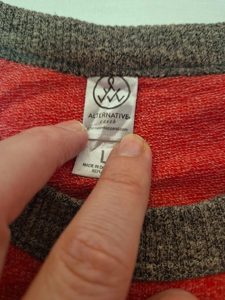 Sudadera jersey Alternative Earth roja manga larga para mujer talla grande Foto 2 de 4