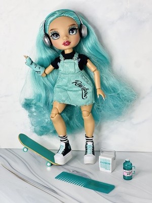 Rainbow High Puppe Blu Brooks