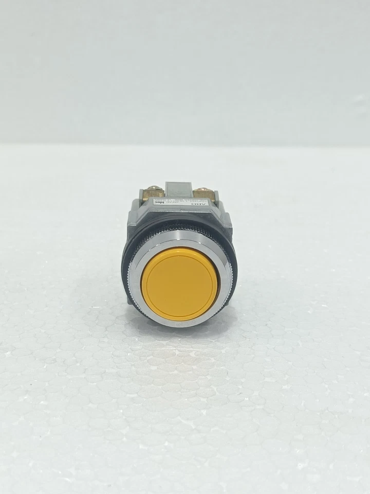 IDEC ABD110NY YELLOW PUSH BUTTON SWITCH CONTROL UNIT PANEL MOUNT NEW FAST SHIP - Image 2 of 4