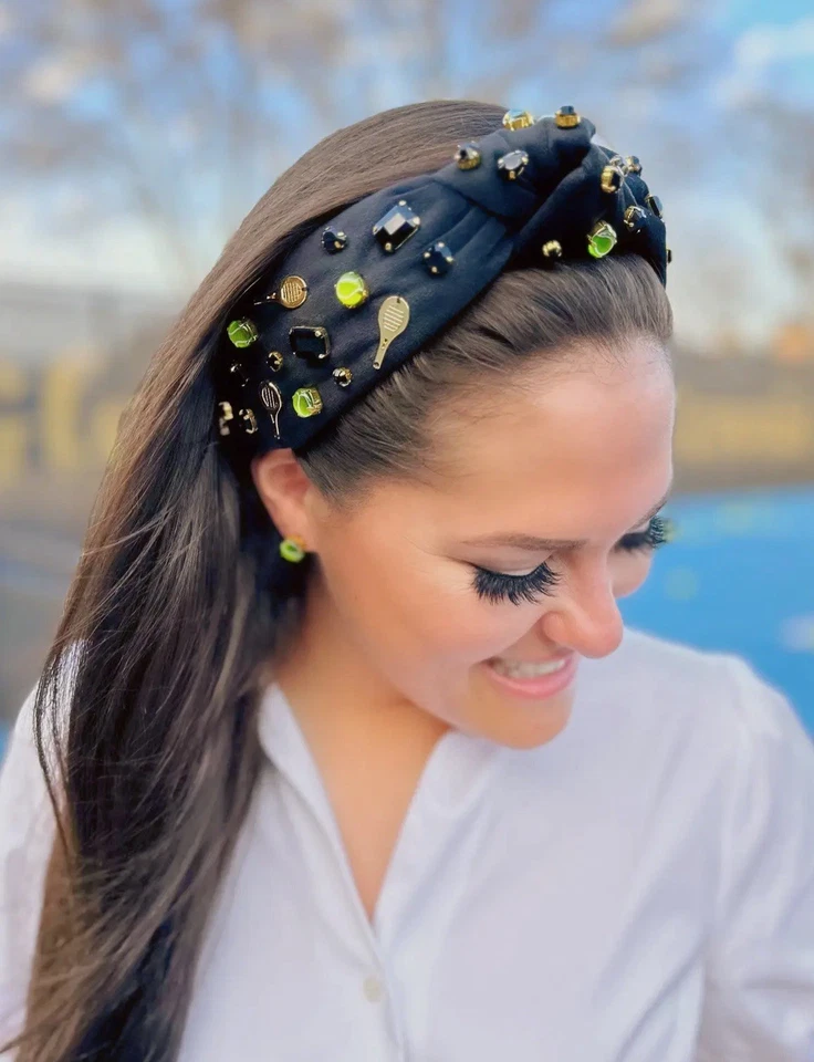 Diadema de tenis Brianna Cannon adornada negra Foto 2 de 3