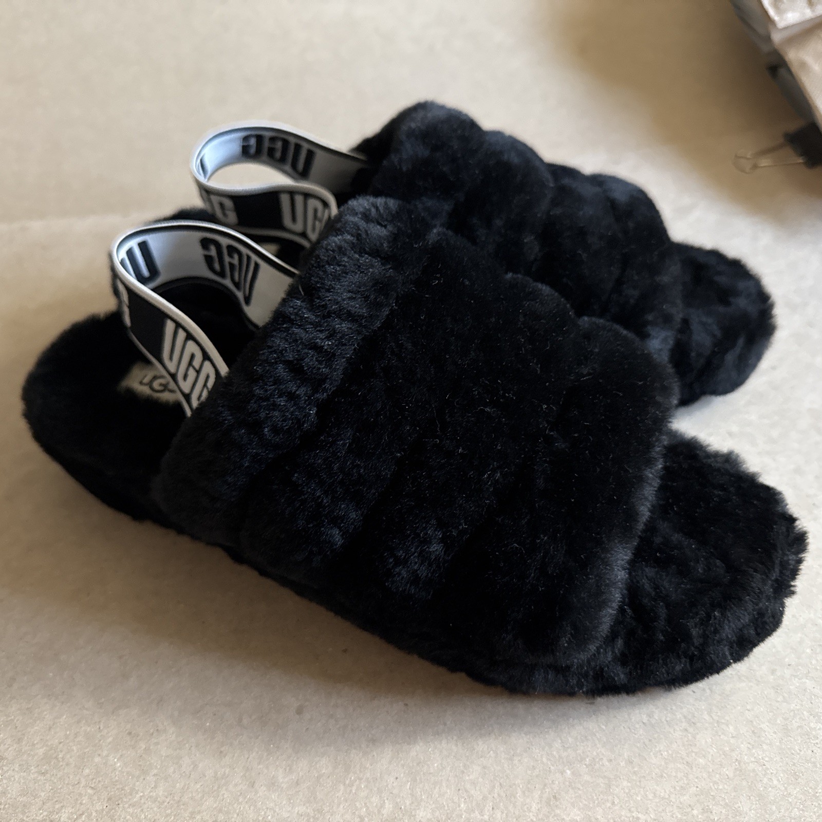 UGG Fluff Yeah Black W11 M9 - NEW Never Worn with Sticker Ta