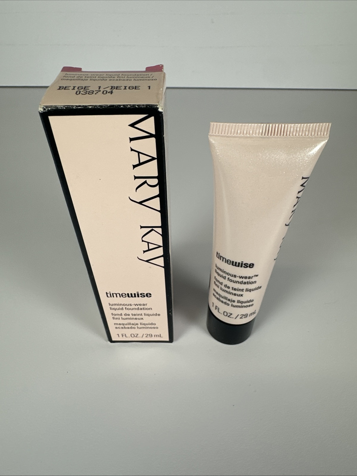 Mary Kay TimeWise Luminous Wear Liquid Foundation in Beige 1 038704