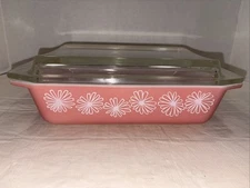 Vintage PYREX Pink Daisy #575 Space Saver Casserole 2 Qt. with PYREX clear lid 