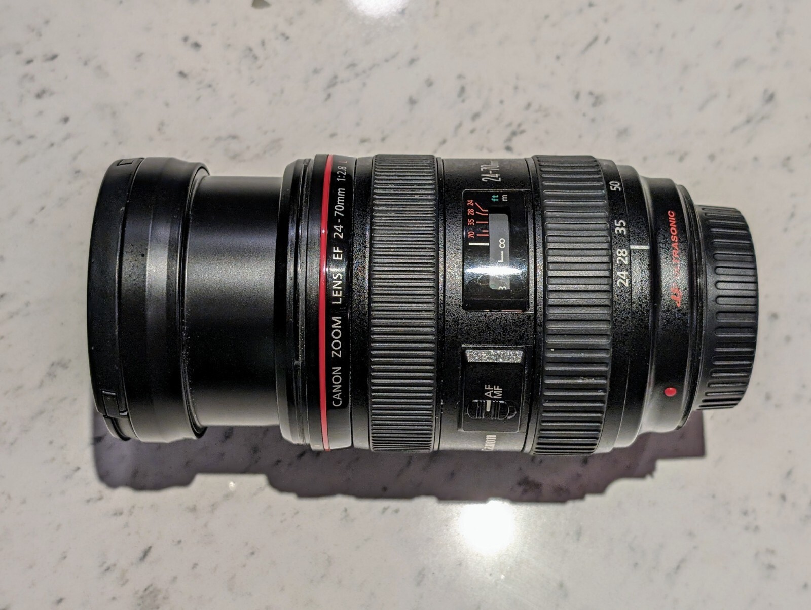 Canon EF 2470mm f/2.8L USM Lens with Hood and Caps (Jammed Aperture