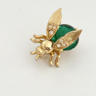 Vintage Green Glass Cabochon Jelly Belly Bug Insect Movable Wing Bug Brooch Pin