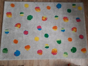 Teppich Fur Kinderzimmer Von Esprit Beige Mit Bunten Punkten