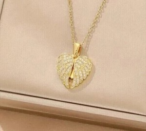 Authentic 0.80Ct Round Cut Simulated Diamond Stunning Wings Pendant 14K Yellow Gold Plated