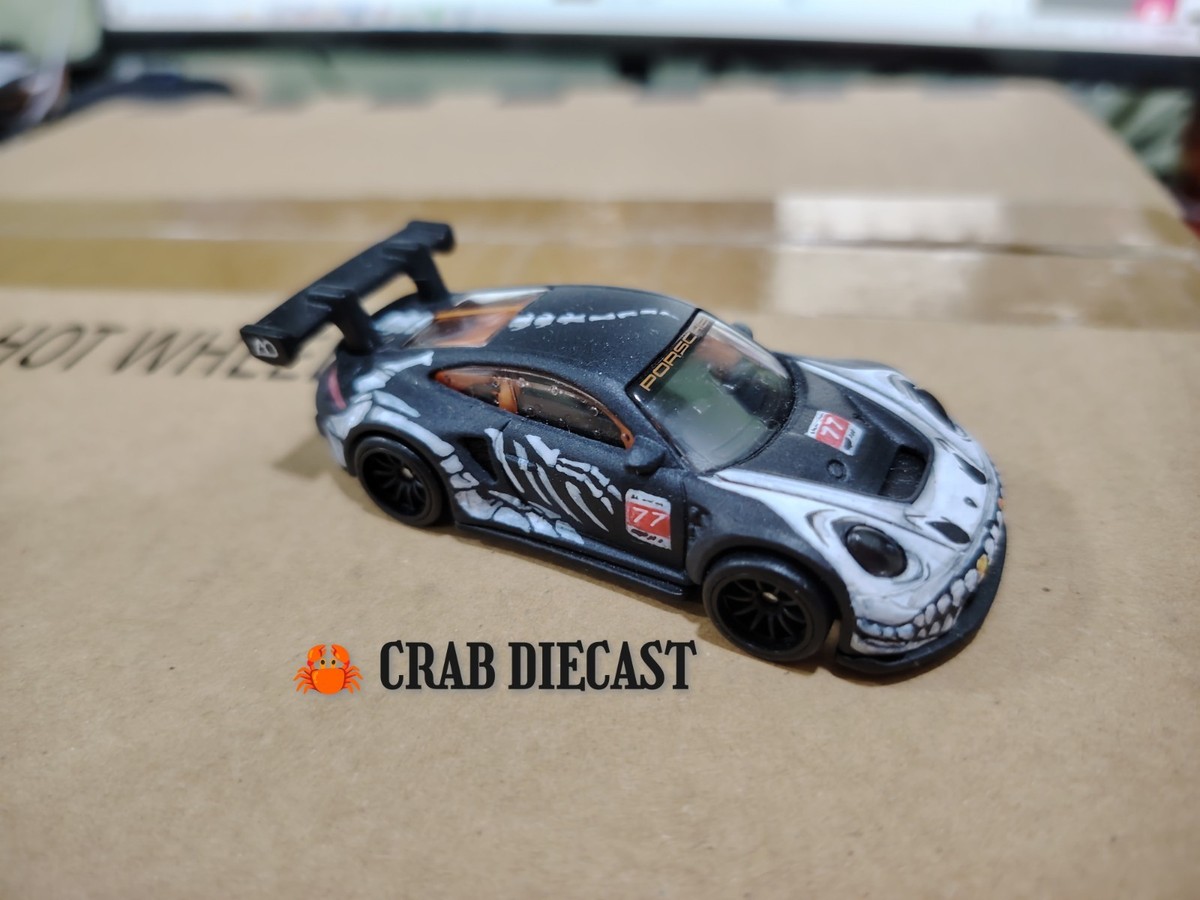 Hot Wheels Premium Rexy, Spooky Porsche 911 GT3 AO Custom 2D Hand