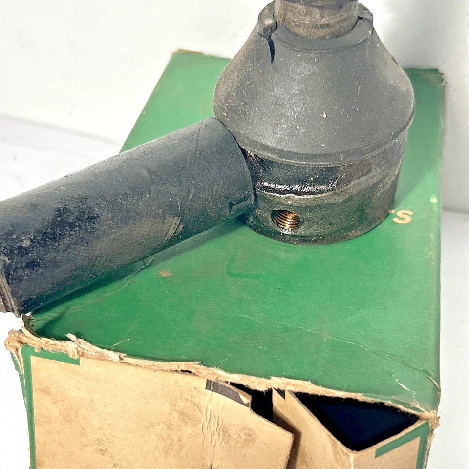 Extremo de varilla de dirección exterior delantera izquierda TRW ES142L para Chevrolet P20 P30 1961-63 Foto 4 de 4