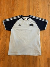 Camiseta Oasis Adidas 3 Rayas Azul Tour 2025 Talla Grande