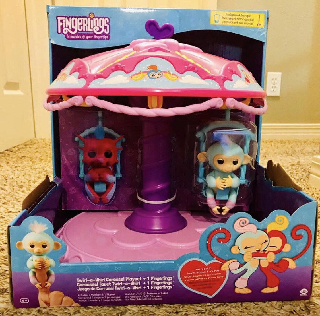 fingerlings carousel playset