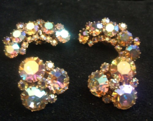 Vintage WEISS Gold Tone Aurora Borealis Convex Brooch Pin 2 Pair of Earrings - Picture 12 of 12