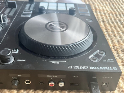 Native Instruments Traktor Kontrol S2 2-Deck DJ-Controller mit Soundkarte PC/Mac