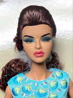 Fashion Royalty Isha Brightness Calls Full Set 2011 Integrity Toys Puppe