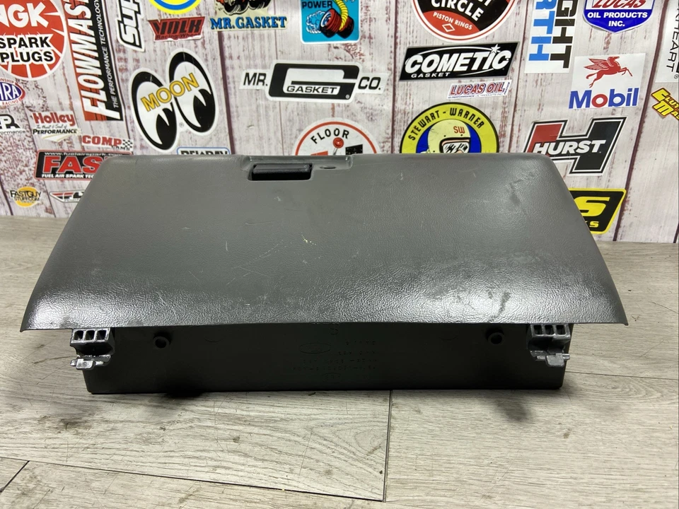 Conjunto de guantera gris Ford F150 F250 F350 Bronco 1992-1997 sin llave OEM Foto 4 de 4