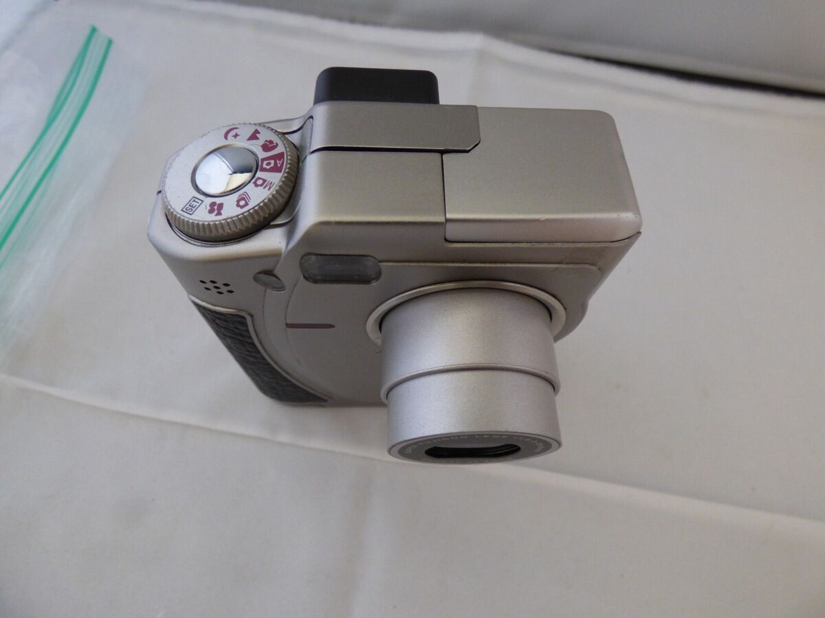 LEICA DIGILUX 4.3 VINTAGE CAMERA. Looks and works great LEICA DIGILUX 4.3 VINTAGE CAMERA. Looks and works great