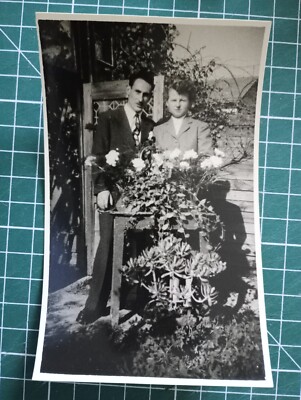 VR340 Foto um 1940 Paar im Garten